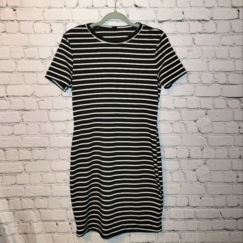 Size L Monochrome Striped Dress